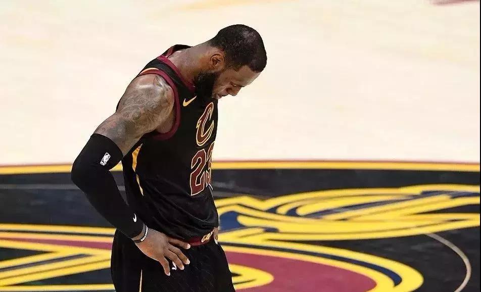 当体坛大咖都去追求时尚,模特“要抢饭碗嘛……”