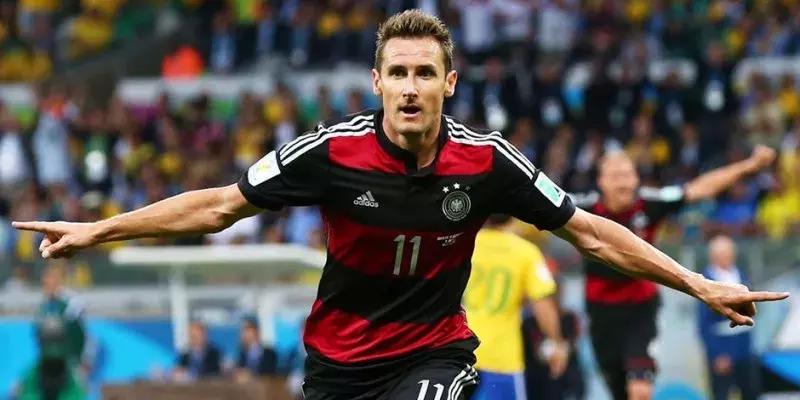 论一个人对足球的热爱,对足球哪方面感兴趣