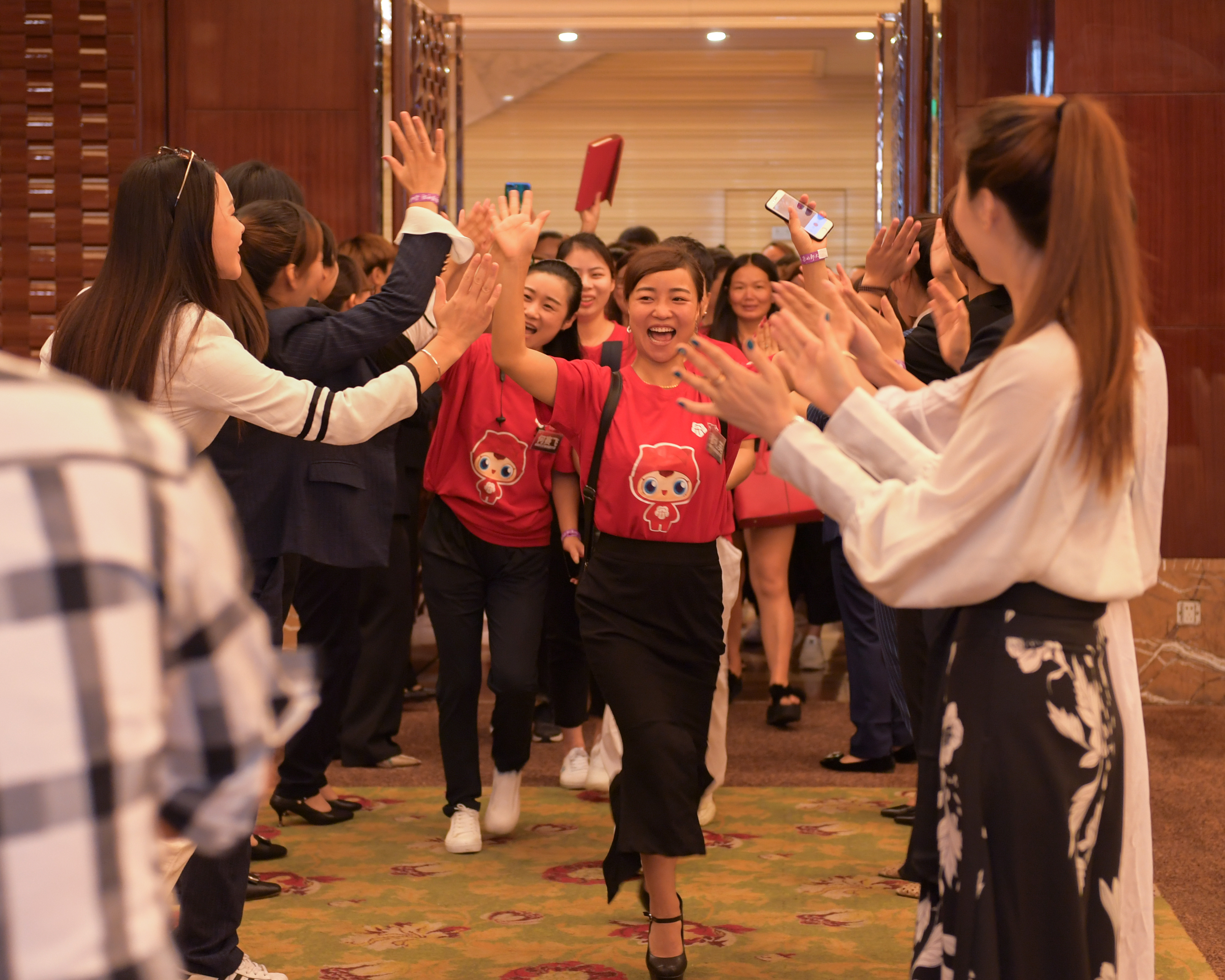 与电商之都同频共振在风口之城再造奇迹,朵女郎创业计划红动杭州