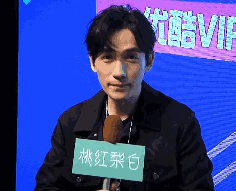 朱一龙自己采访自己尬聊,朱一龙自己尬聊