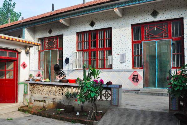 农村坐北朝南入户门西边好不好,农村门朝北房子风水