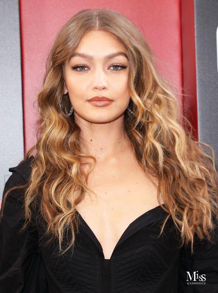 七哥力荐：女人的激吻唇一定要配上海藻卷才是真性感