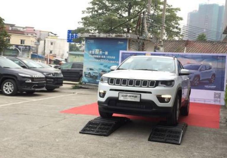 不看价格以为要20万，降价完最低12万Jeep指南者有哪些优缺点？