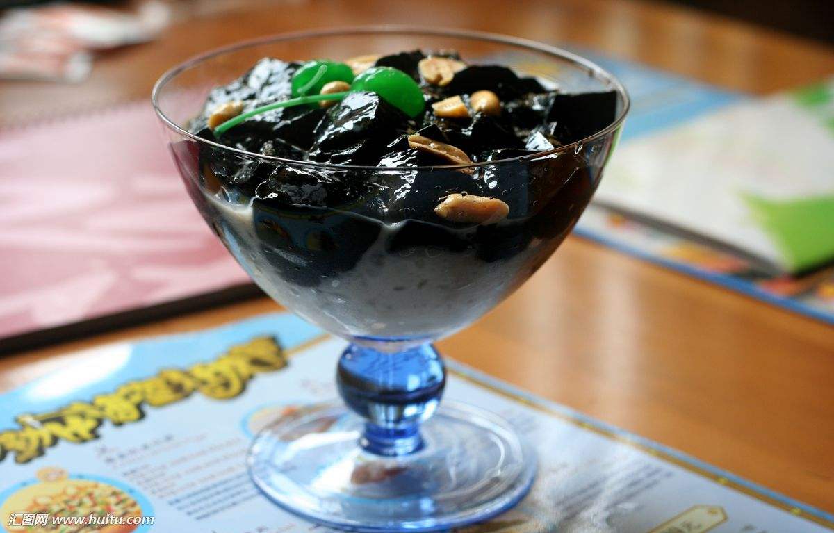 揭秘华夏第一小吃龟苓膏,南方小吃龟苓膏和什么傻傻分不清