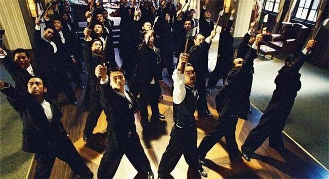 长得像李小龙的路人,周星驰有一部电影模仿李小龙