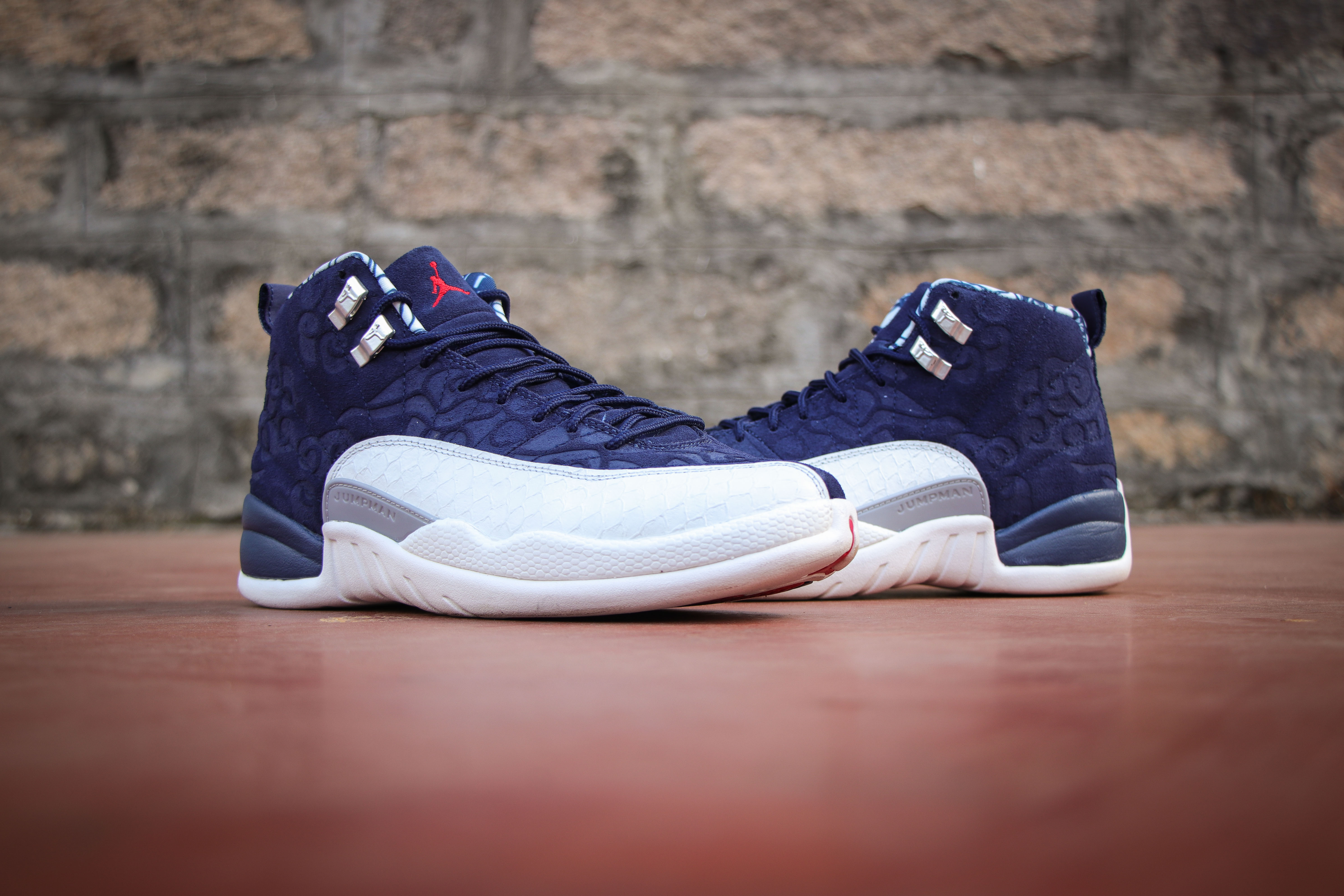 最近很火的airjordan1,airjordan12最新复刻颜色