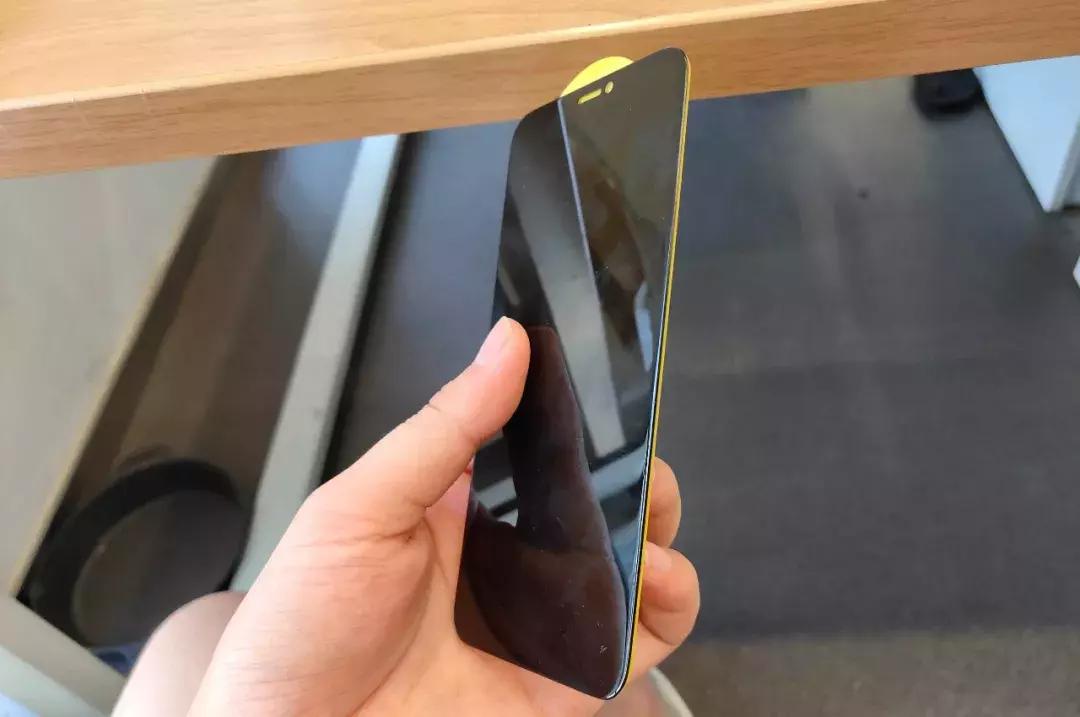 手机钢化膜能抵挡多少压力,什么牌子的钢化膜不怕锤砸不怕摔
