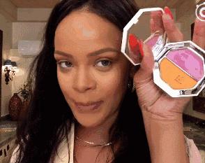 范冰冰抄袭蕾哈娜美妆！以为换个名字就能一天狂赚1000万美元？