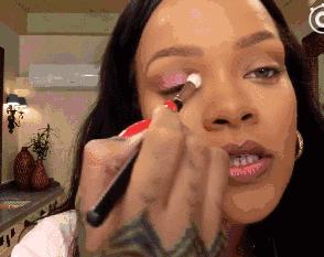 范冰冰抄袭蕾哈娜美妆！以为换个名字就能一天狂赚1000万美元？