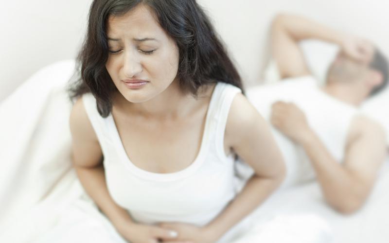 女朋友来姨妈不方便洗头怎么办,女生来姨妈为什么不可以洗头