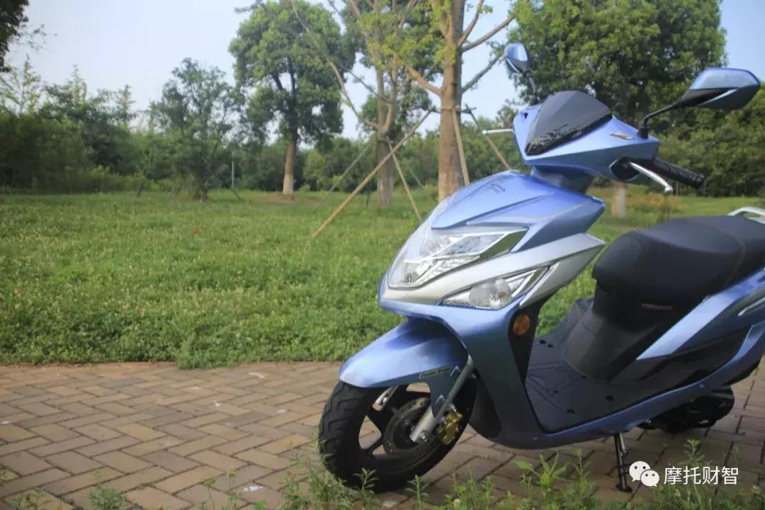 新大洲本田ex125踏板空间尺寸,新大洲本田2019款125踏板