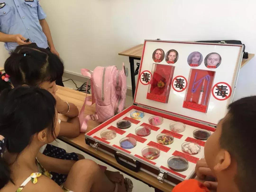 毒是怎么让人变坏？警官自制卡通动画，大学生与小朋友同堂欢笑！