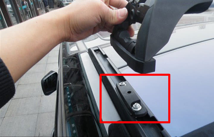 车顶行李架上放物品扣分吗,车顶装行李架会影响安全吗