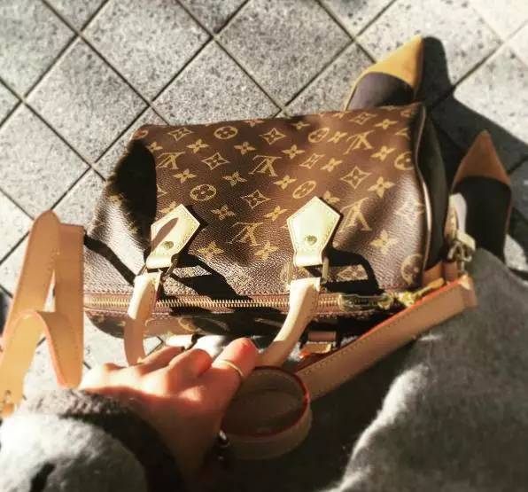 怎么买奢侈品包包比较靠谱 (新手买奢侈品包包应该买哪种)