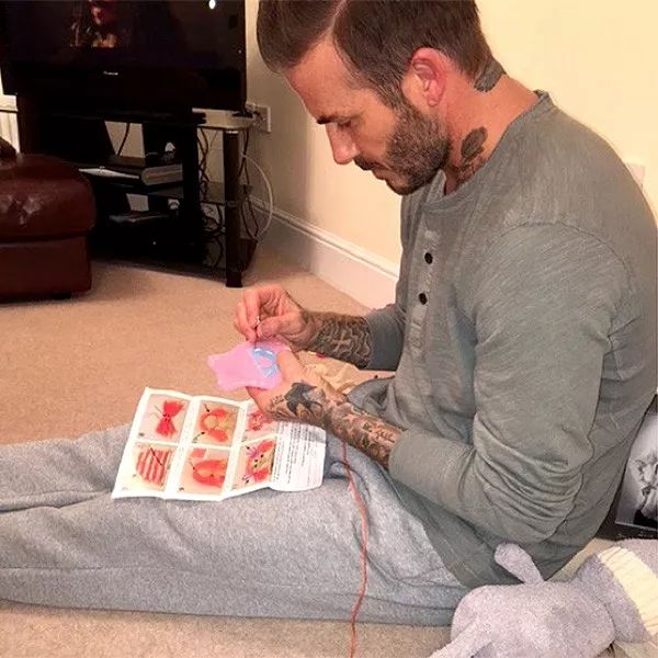 买14亿豪宅就为让小孩踢球，贝嫂家为什么没养出败家子？