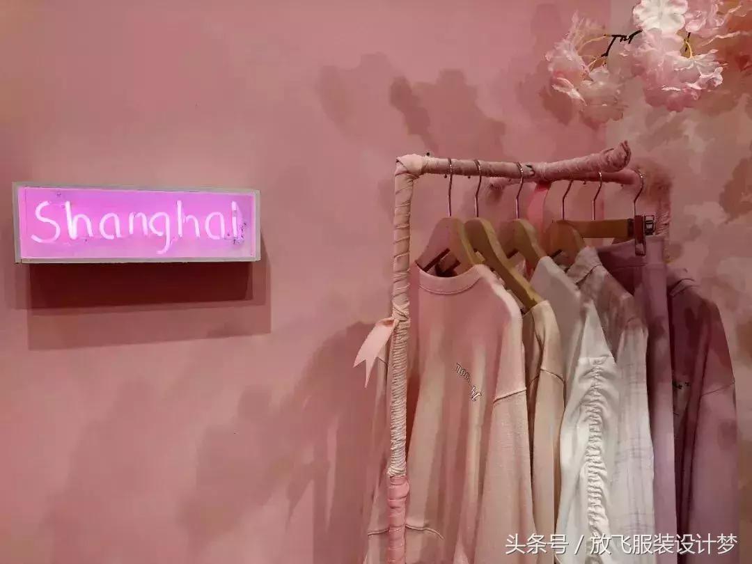 粉蓝色华伦天奴,粉色red华伦天奴