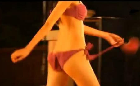 她被称中国第一女神,因02年世界杯走红的女主持人