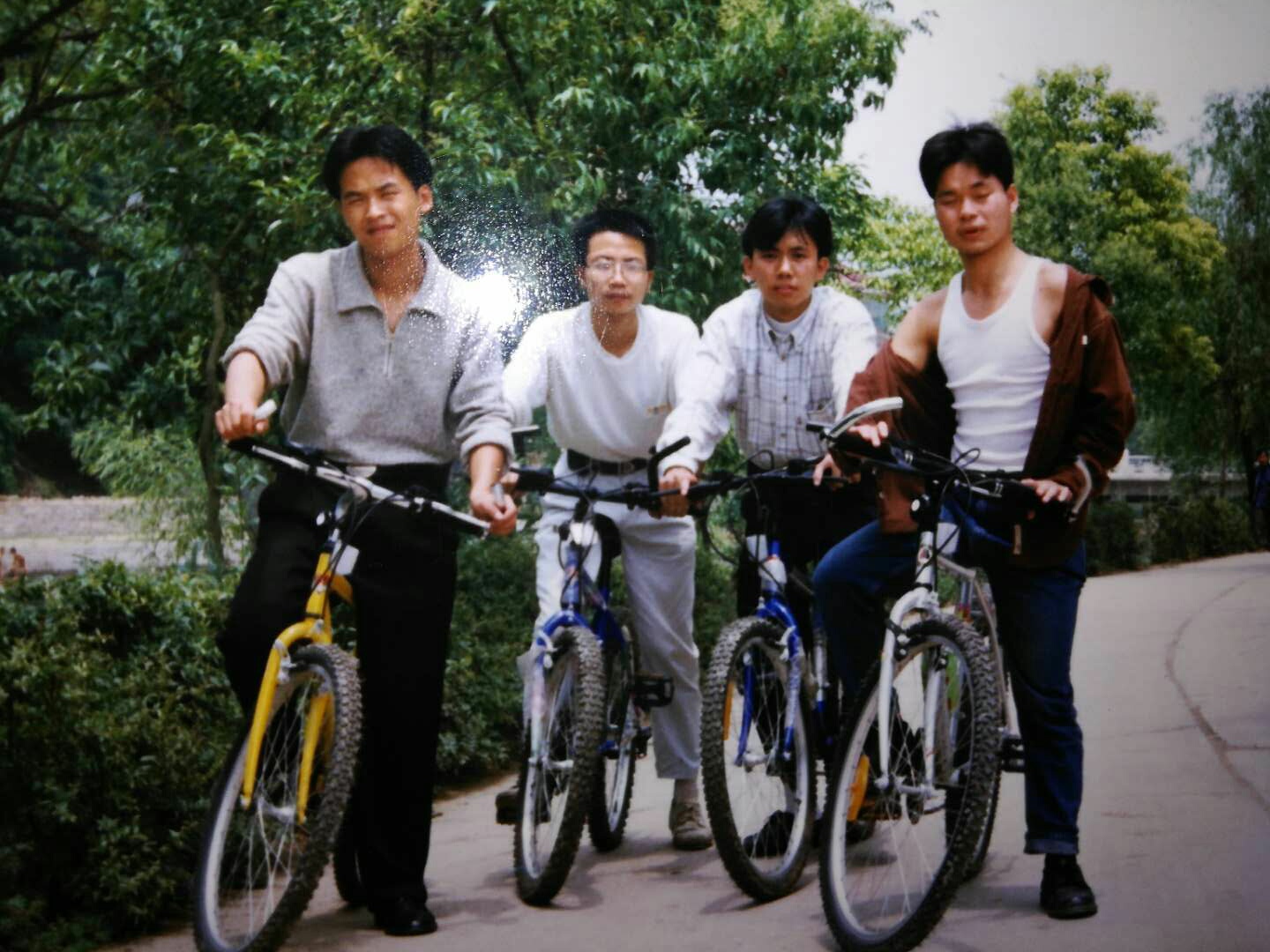 芳华！浪漫与热血，1990年代大学生，最后的精英教育接受者！