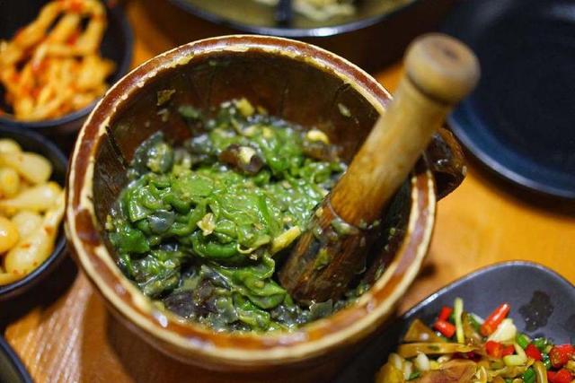 擂辣椒用火烧还是油煎,擂辣椒要放什么调料