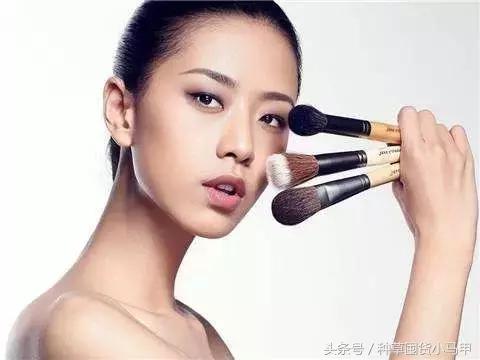 哪款粉底液粉扑最好上妆,粉底刷和气垫粉扑哪个上妆比较好