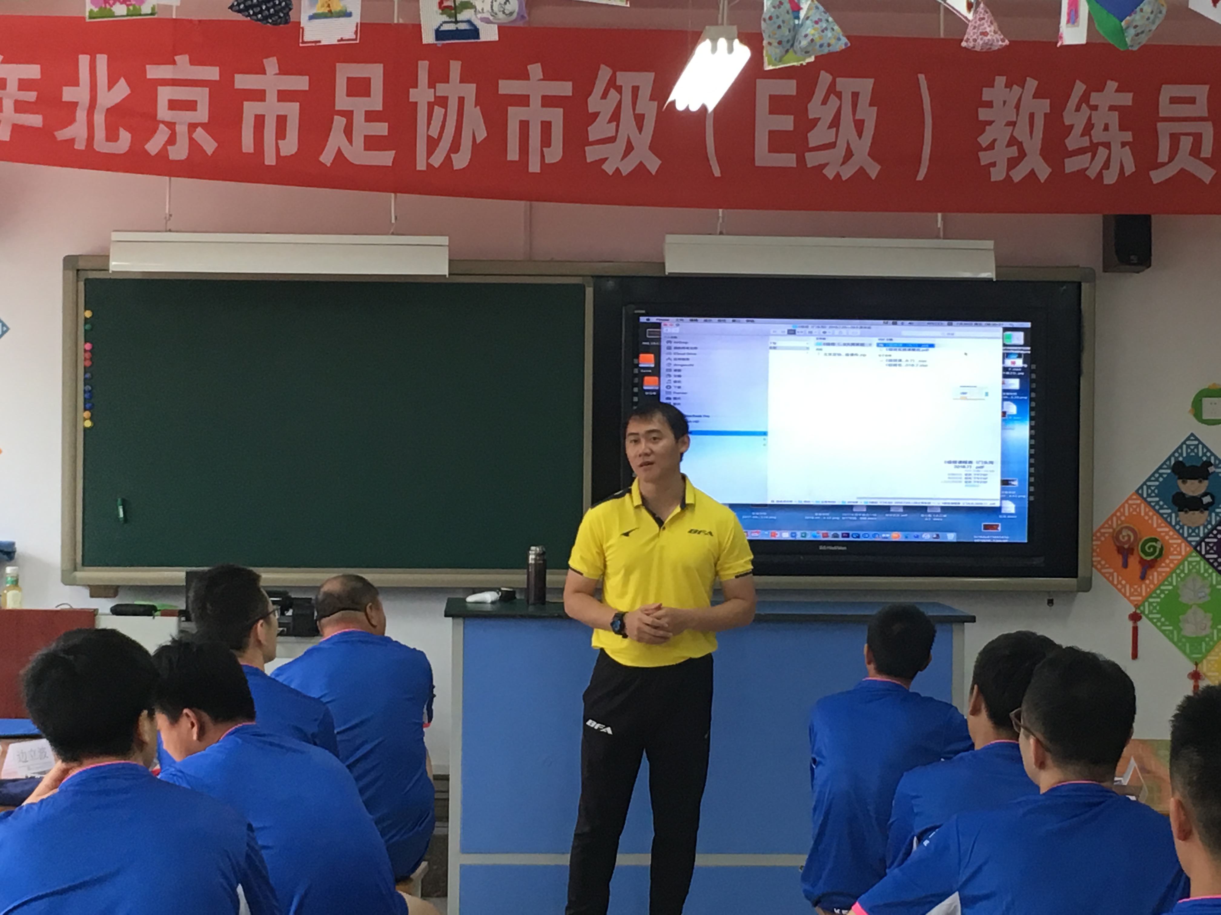 激情盛夏绿茵赛场展雄风,夏日炎炎篮球场