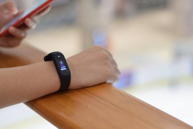 黑科技大彩屏智能手环,智能手环的门禁功能怎么设置