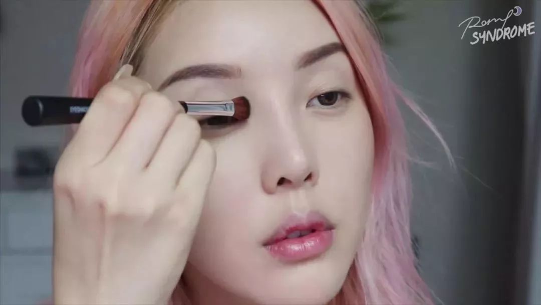 pony推荐精致眼妆,pony妆容夏日度假