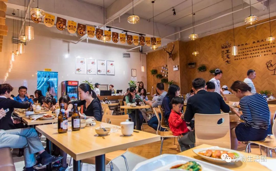 90后美女开轻食店,90后美女创业开快餐店