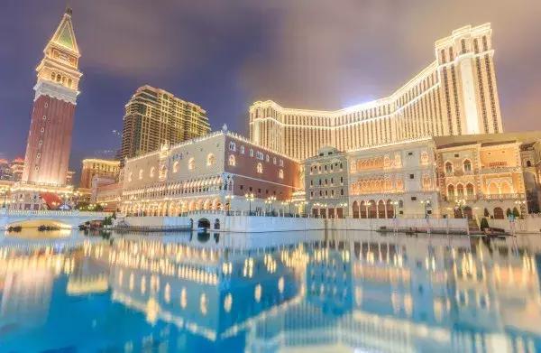 8月飞机票通常最低几折,八月北京到新疆机票价格