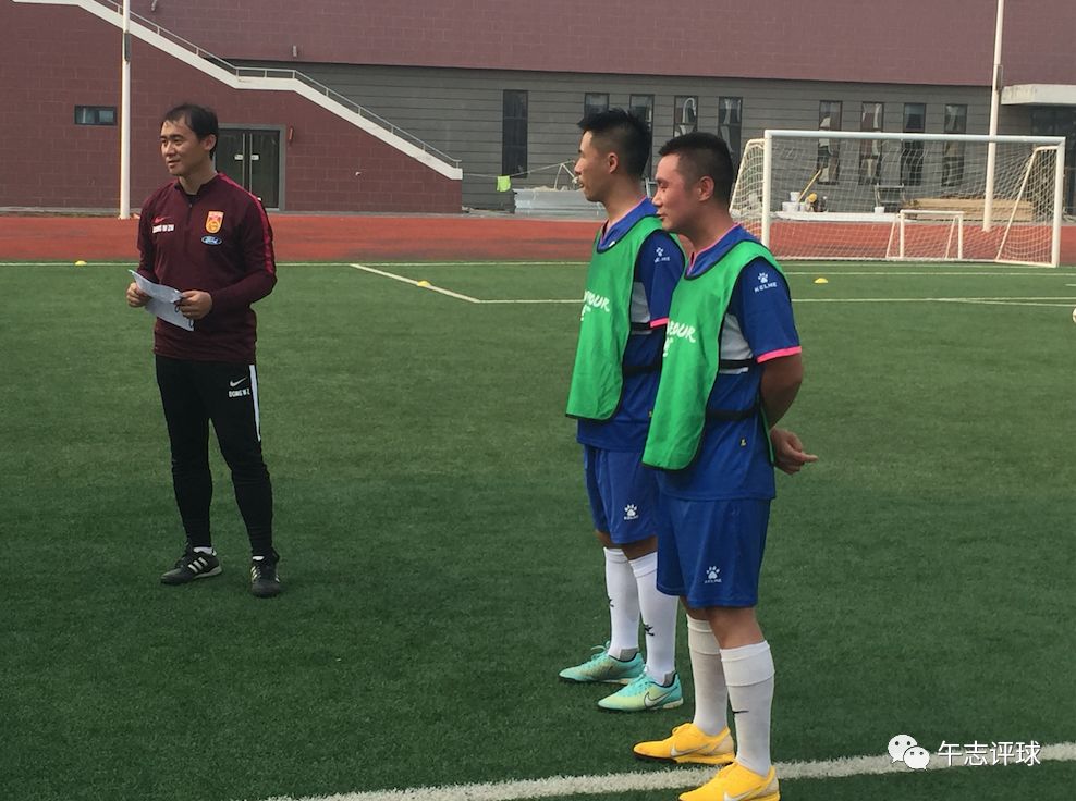 读“董”足球第255期——炎炎夏日球场上的另一种激情
