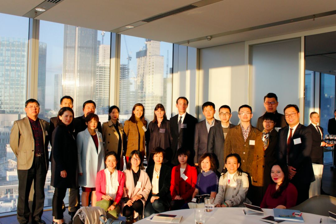 作为客户经理，她三次自费跟随宜信财富商学院海外游学