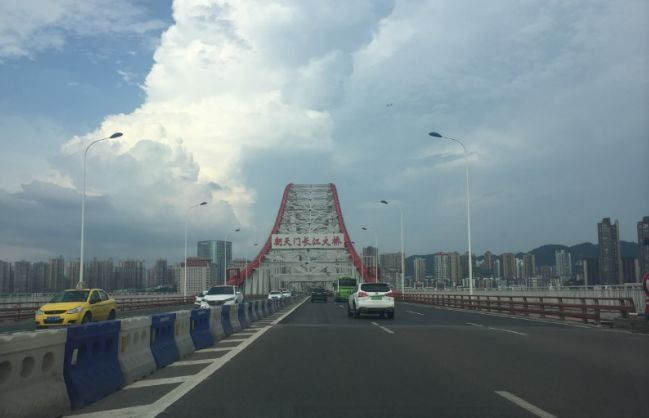 雪佛兰探界者高速路试驾,试驾雪佛兰探界者爬坡