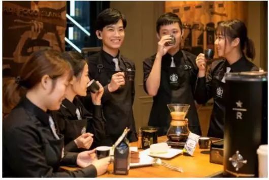 星巴克员工为什么很难被挖走,星巴克的员工为什么不热情