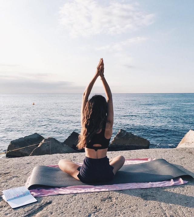 简单的助睡眠养心瑜伽,女性失眠多梦易醒怎么瑜伽调理