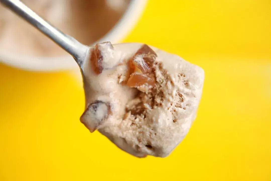冰淇淋是冰的吃了没有热量 (冰淇淋没有热量因为它是冷的奶茶)