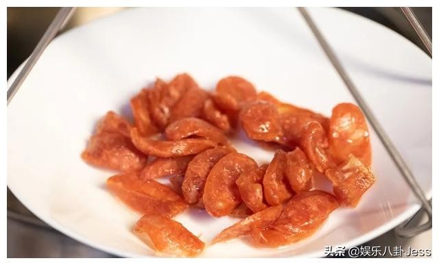 在李佳琦直播间买零食，是个划算的选择吗？