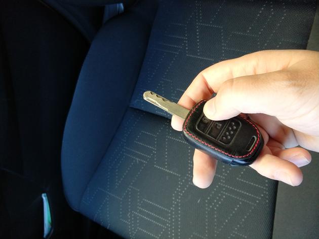 故意把车钥匙锁车里,误把车钥匙锁在车内