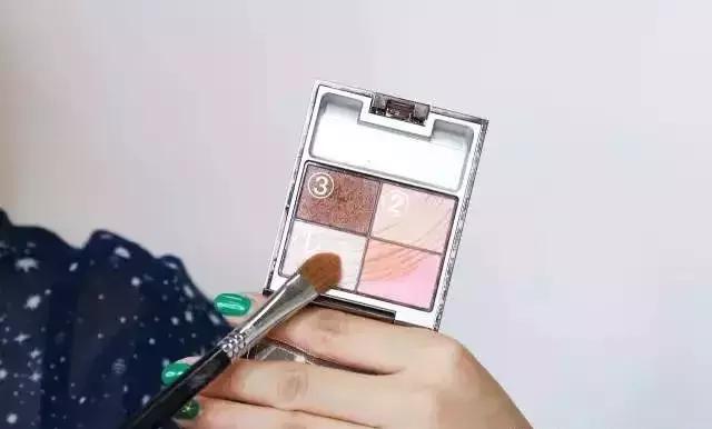 早起画个精致妆,5分钟快速出门日常妆