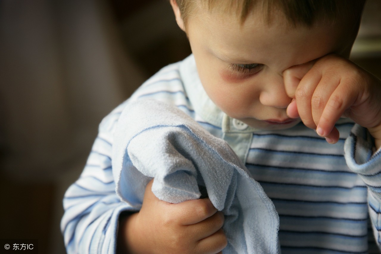 孩子喜欢摸他人的东西怎么办,小孩喜欢摸别人手怎么办