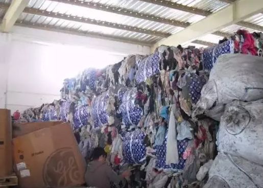 惊天黑幕！HM，ZARA等快时尚品牌的牛仔裤，已导致多*皮人**肤腐烂，恶臭，不孕...