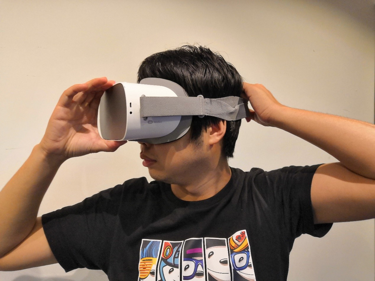VR看电影哪家强？小米、VIVE、爱奇艺iQUT三款设备亲身体验大横评