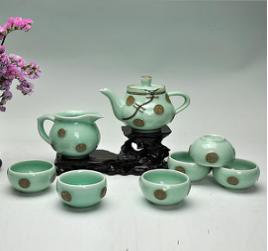 龙泉窑传承人再现宋韵茶器,龙泉青瓷陶瓷器