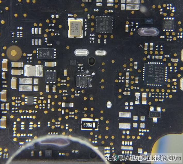 同行邮寄苹果笔记本，开机出现“带问号的文件夹”，大神一根线救活