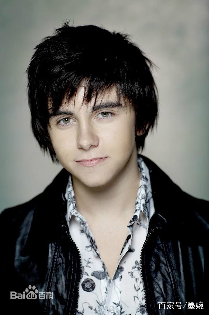 易烊千玺热舞神场面,易烊千玺唱歌跳舞完整版