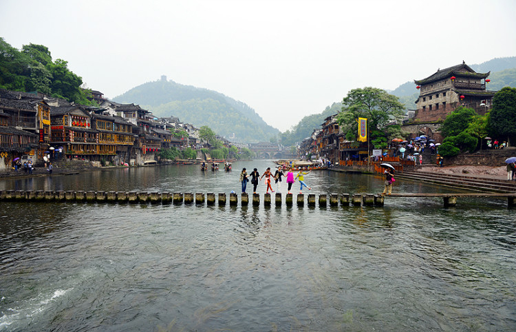 最美不是下雨天凤凰古城,最美不过下雨天