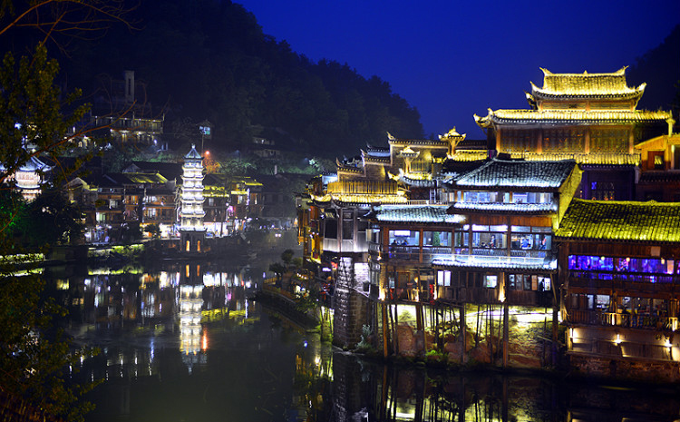 最美不是下雨天凤凰古城,最美不过下雨天