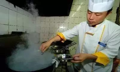 炖肉过程中加冷水还是开水,炖各种肉类为什么要焯水