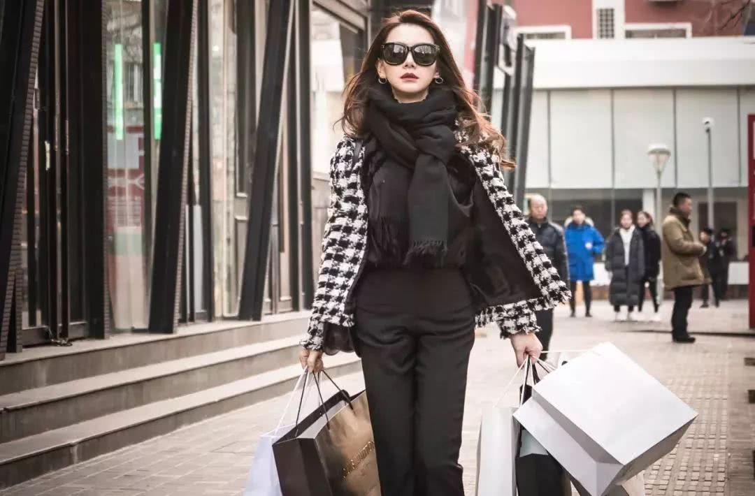 张天爱戚薇起床视频,张天爱素颜很漂亮