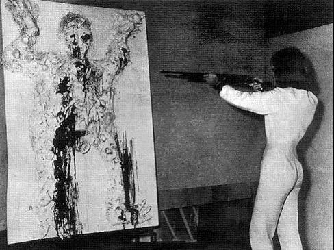 生活遭遇不幸，但她举起枪，以颜色还以痛击！