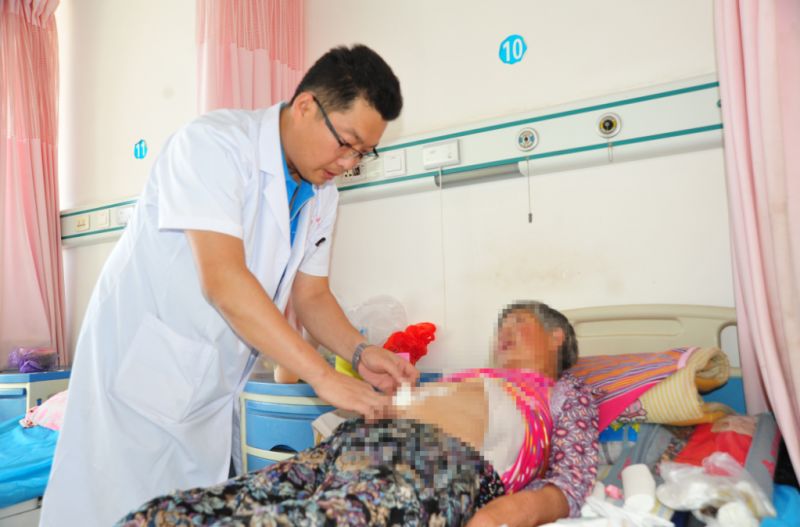 爱心帮扶铺就回归路,爱心团队暖心帮扶